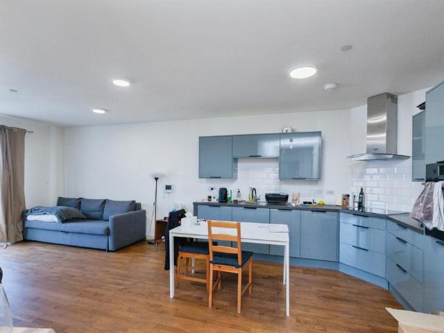 Flat for sale in Black Friars, Old Wharf