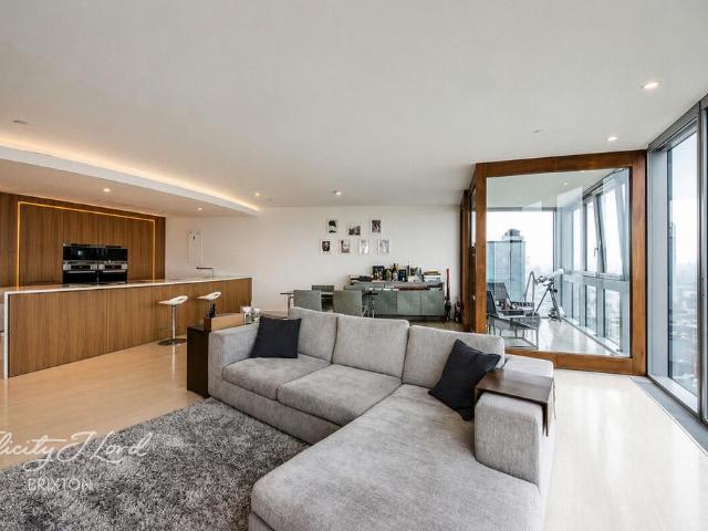 Flat for sale in Vauxhall, Greater London