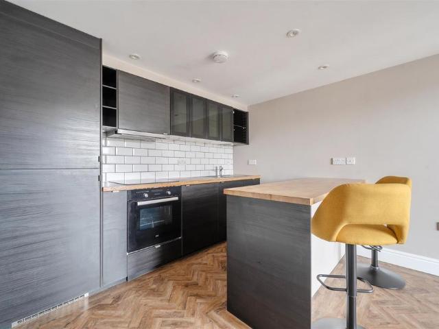 Flat for sale in Yeovil, Somerset