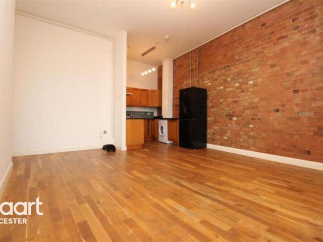 Flat for sale in Black Friars, Old Wharf