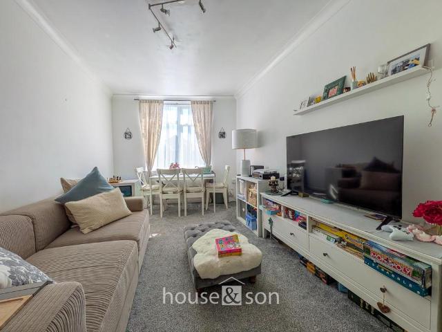 Flat for sale in Moordown, Bournemouth