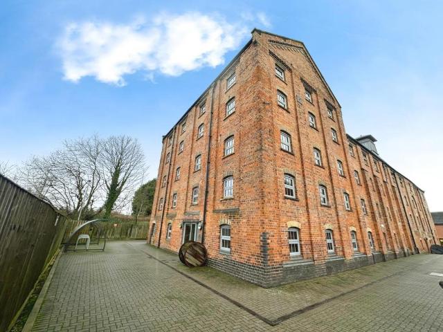 Flat for sale in Lichfield, Boley Park