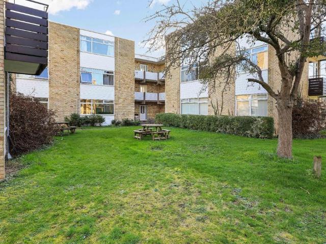 Flat for sale in Chesterton, Arbury