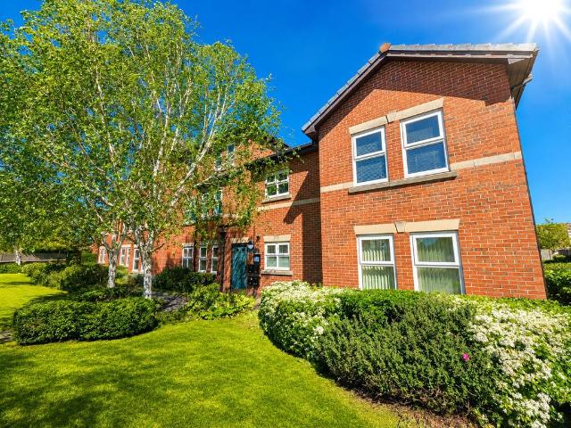 Flat for sale in Meols Cop, Southport