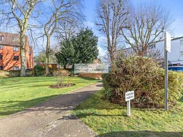 Flat for sale in London Borough of Ealing, Perivale