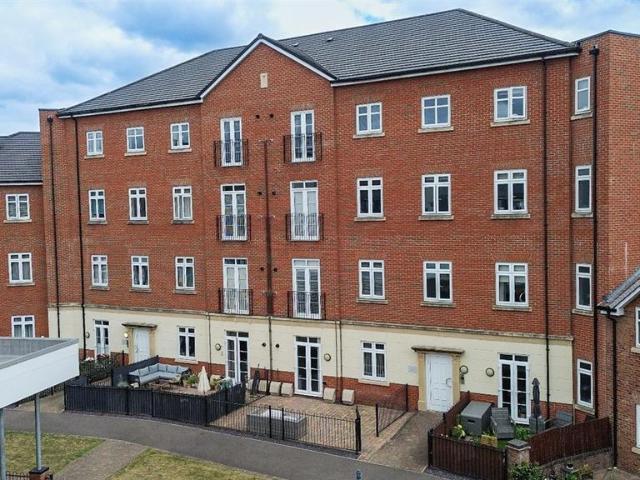 Flat for sale in Dickens Heath, West Midlands