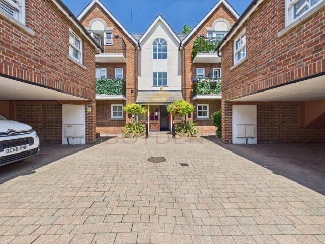 Flat for sale in Bocking, Chipping Hill