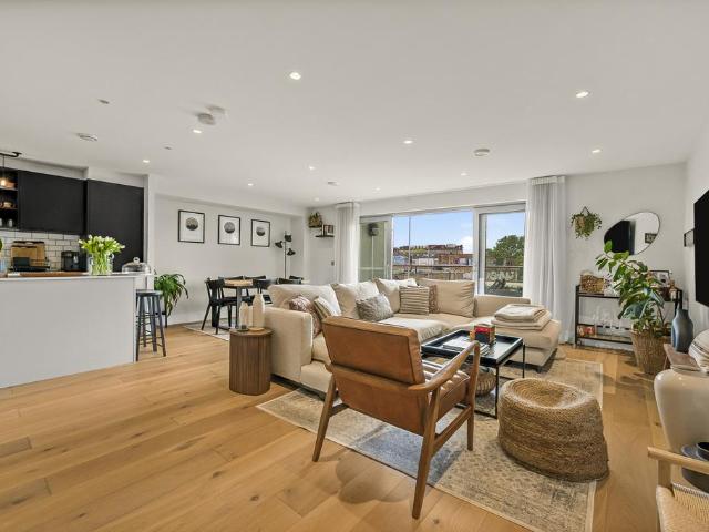 Flat for sale in Peckham, Greater London
