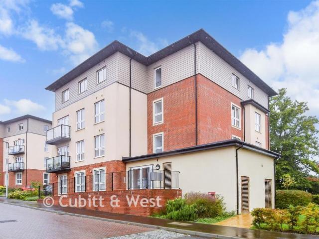 Flat for sale in Cross In Hand, East Sussex