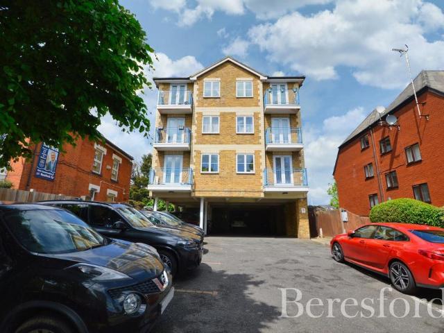 Flat for sale in Rush Green, Greater London