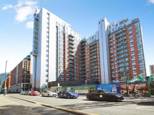 Flat for sale in Holbeck, West Yorkshire