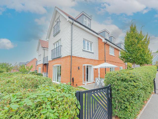 Flat for sale in Warfield, Newell Green