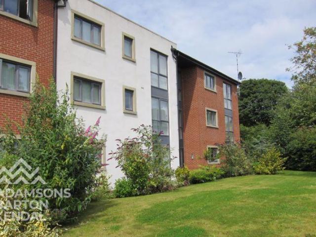 Flat for sale in Lady House, Burnedge