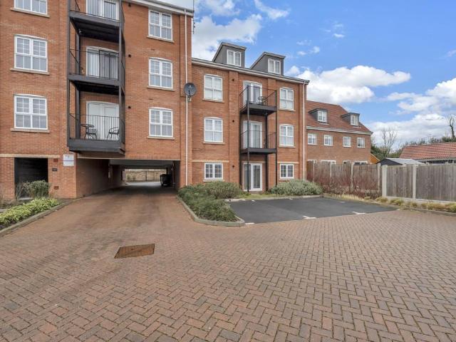 Flat for sale in Chedburgh, Suffolk