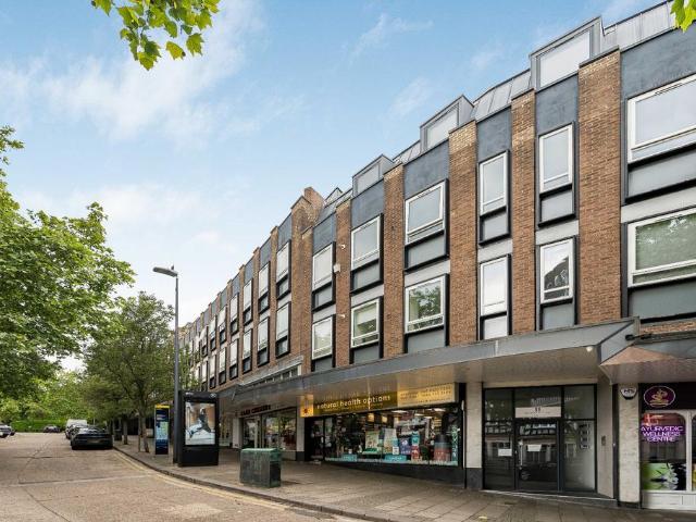 Flat for sale in Little Stanmore, Greater London