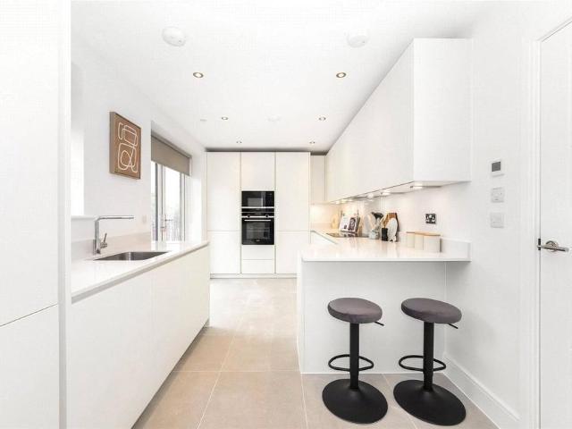 Flat for sale in London Borough of Croydon, Isle Of Man