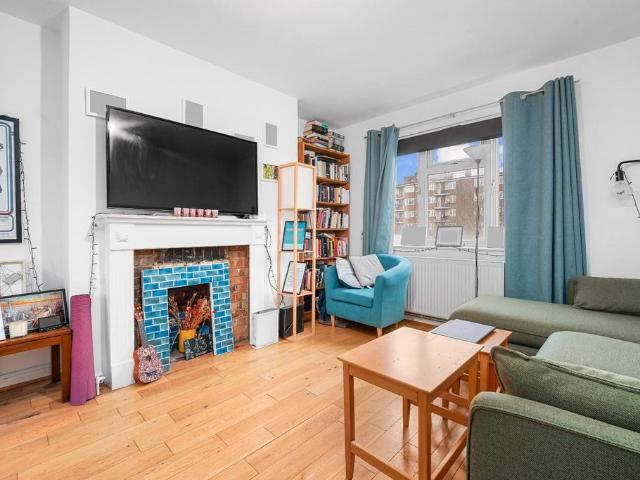 Flat for sale in Hoxton, Greater London