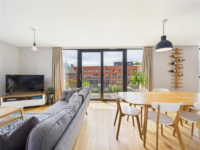 Flat for sale in Feckenham, City Of Bristol