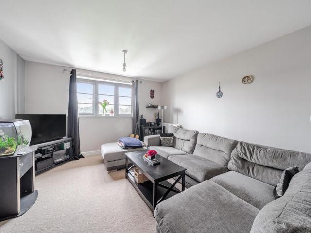 Flat for sale in Farnborough, Hampshire