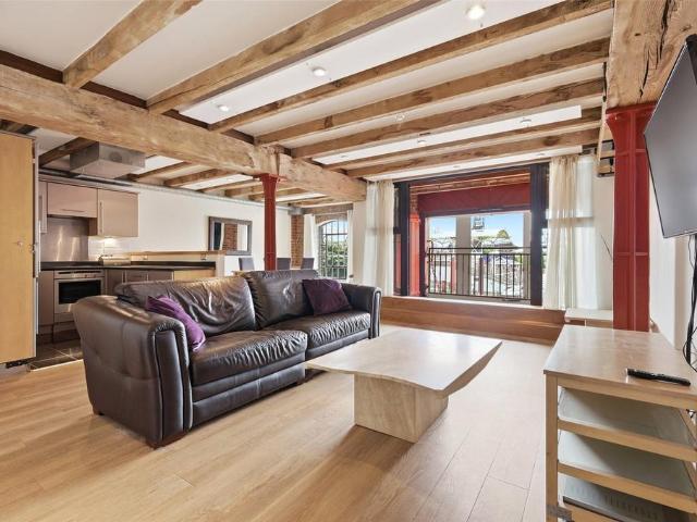 Flat for sale in Canning Town, Greater London