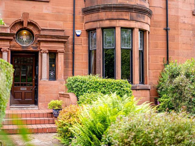 Flat for sale in Dowanhill, Scotland