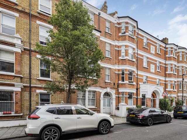 Flat for sale in Brixton, Greater London