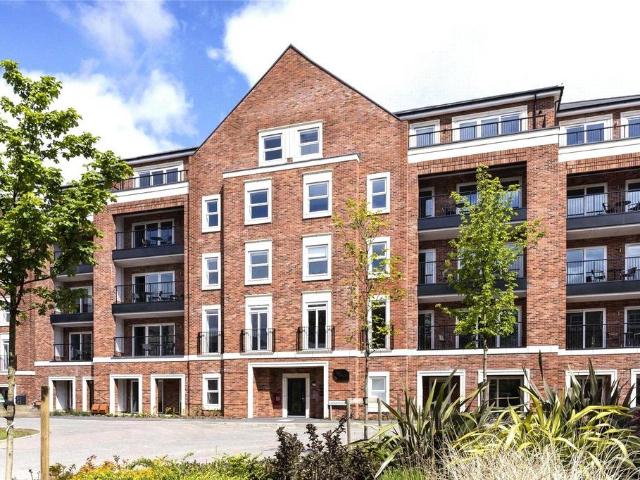 Flat for sale in Whetstone, Greater London