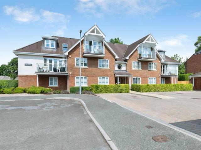 Flat for sale in Tricketts Cross, Ferndown