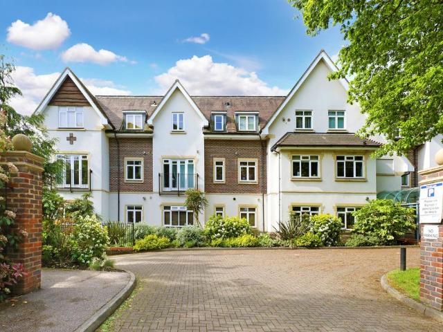 Flat for sale in Beaconsfield, Knotty Green