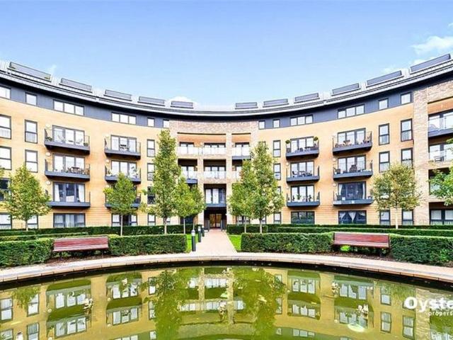 Flat for sale in Little Stanmore, Greater London