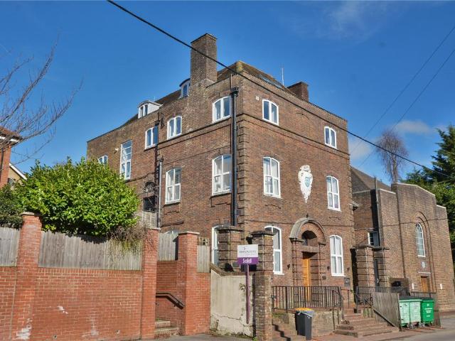 Flat for sale in Horsham, West Sussex
