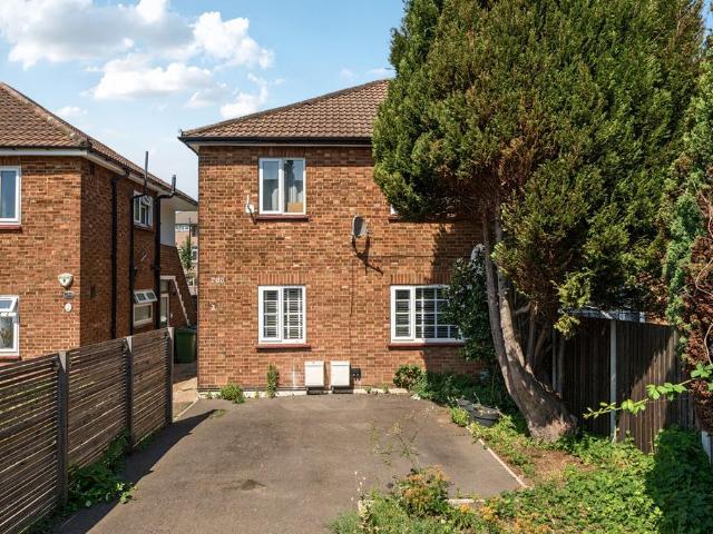 Flat for sale in London Borough of Lewisham, Greater London