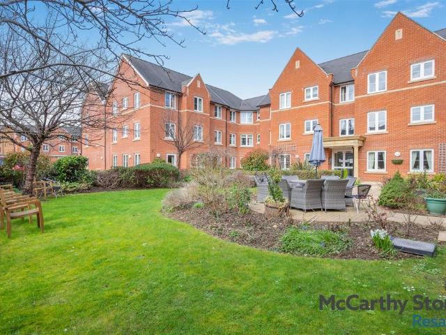 Flat for sale in Evershot, Oxfordshire