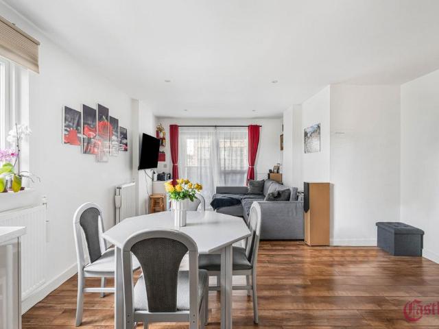 Flat for sale in Palmers Green, Isle Of Man