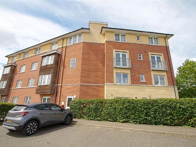 Flat for sale in Essex