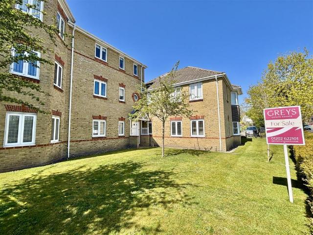 Flat for sale in Hamworthy, Poole