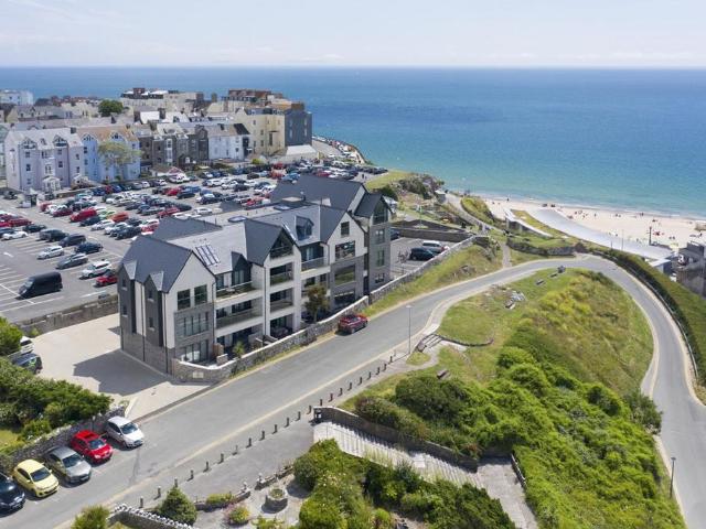 Flat for sale in Tenby, Wales