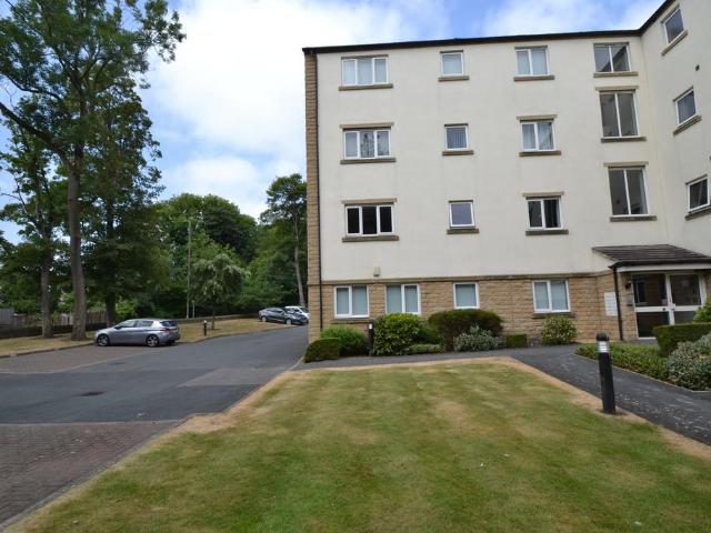 Flat for sale in Baildon, West Yorkshire