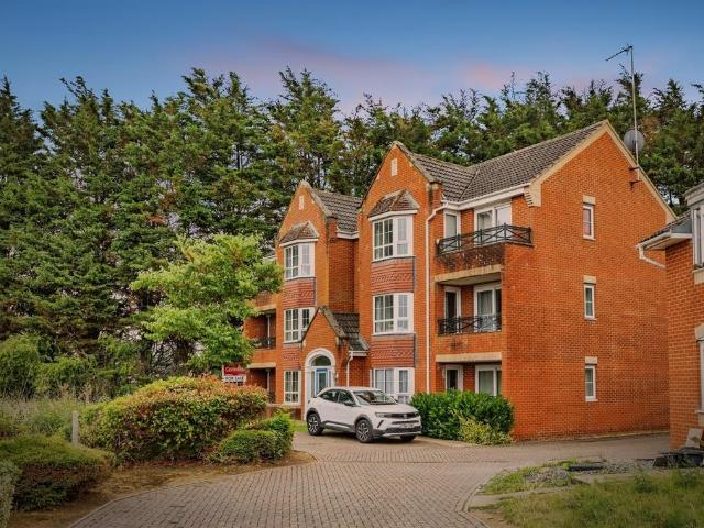 Flat for sale in Leisure Village, Kettering