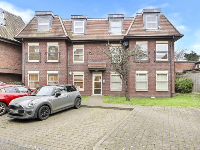 Flat for sale in Epping, Essex