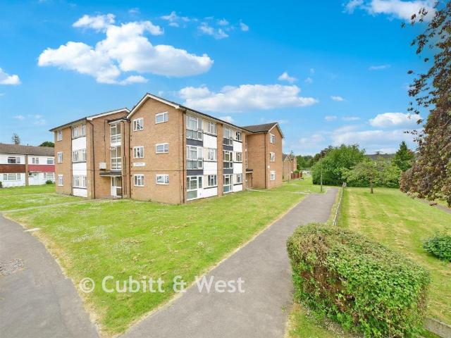 Flat for sale in Red Hill, Surrey