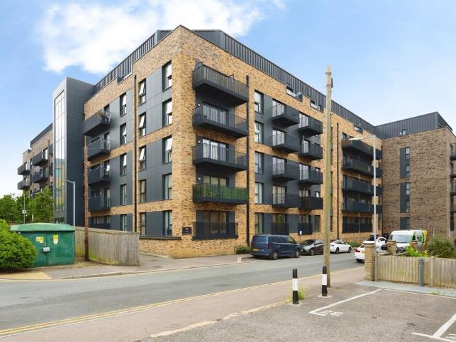 Flat for sale in Repton Manor, Bridgefield