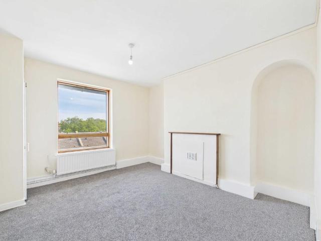 Flat for sale in Walworth, Greater London