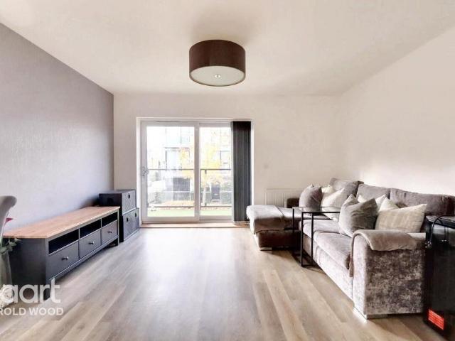 Flat for sale in Harold Wood, Greater London