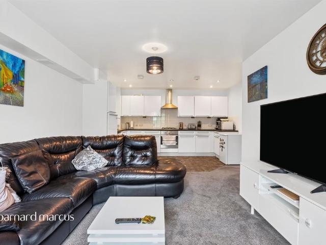 Flat for sale in London Borough of Croydon, Upper Norwood