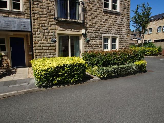 Flat for sale in Saddleworth, Pendock