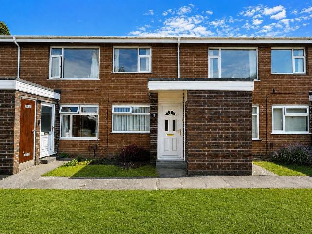 Flat for sale in Woodthorpe, High Field