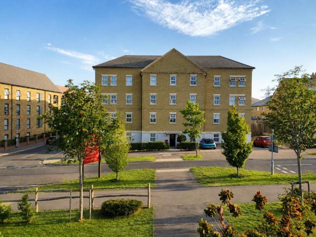 Flat for sale in Monks Orchard, Kent