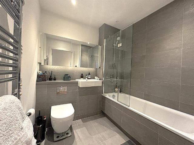 Flat for sale in London Borough of Bromley, Greater London