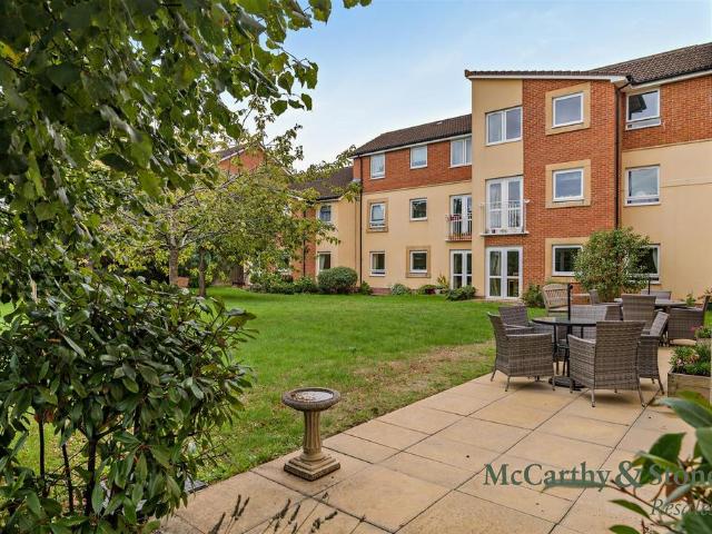 Flat for sale in Worle, Weston-super-mare